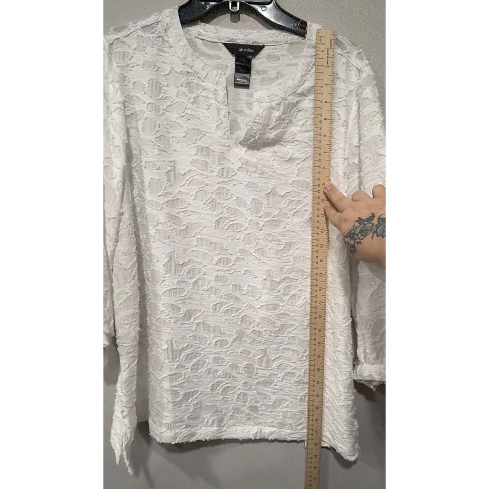 Ali Miles NWT L Women's White V Neck Textured Burnout Pattern Semi Sheer Top NWT - Picture 4 of 7